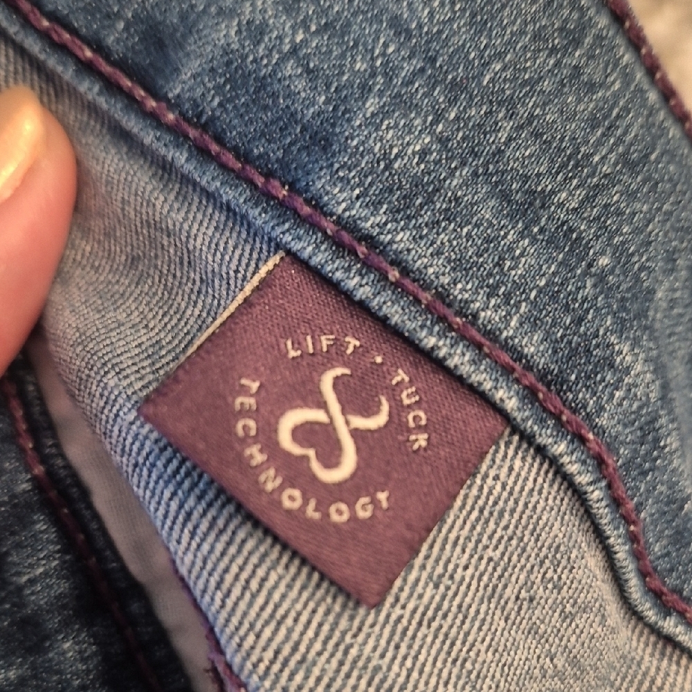NYDJ Blue Cropped Jeans with Embroidery On Back Pockets - Picture 12 of 12
